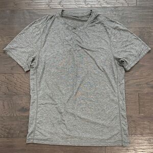 Lululemon Gray Men's T-Shirt Size XL